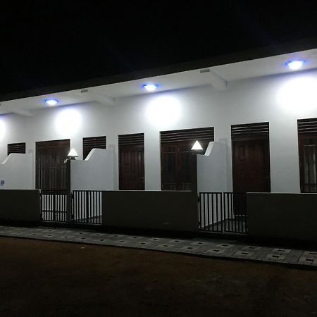 Sea Breeze Hotel Bentota Exterior foto